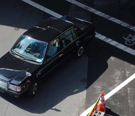 タクシードライバーの勤務体系について タクシー車両イメージ
